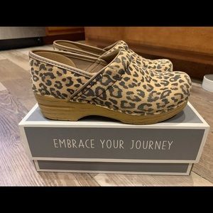 Dansko Professional Suede Cheetah Size 39